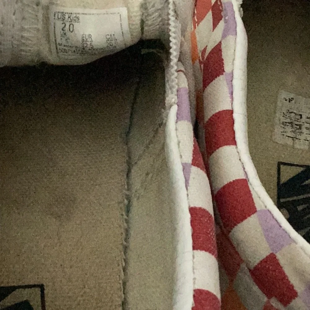 Check Vans - Picture 2 of 4